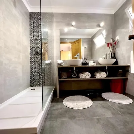 Penthouse Sea View By Holidays Апартаменты *