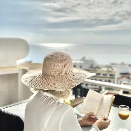 Holidays Penthouse Sea View *